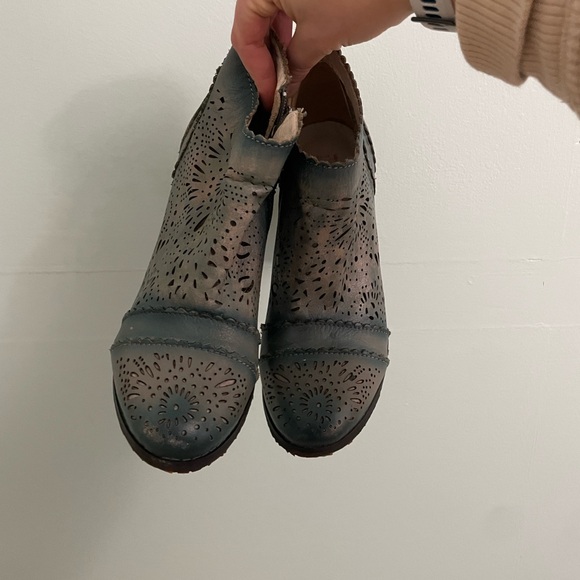 Women’s Heeled Booties - Picture 2 of 5